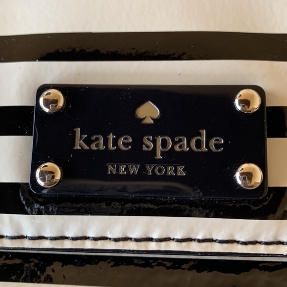 Kate Spade ♠️ Cream and Black Patent shoulder or cross body - Picture 9 of 12
